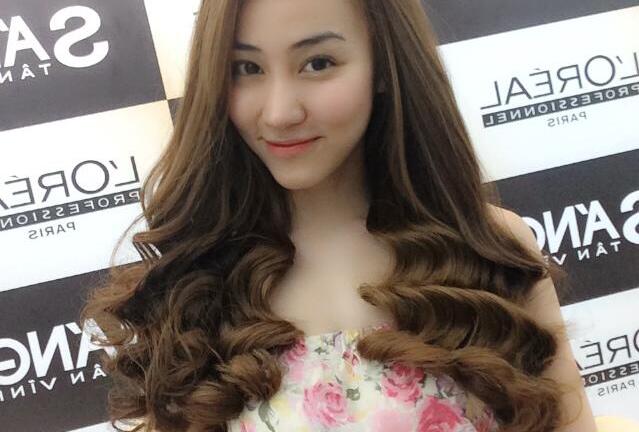 Ngân Khánh khoe tóc xoăn mới đẹp mê hồn